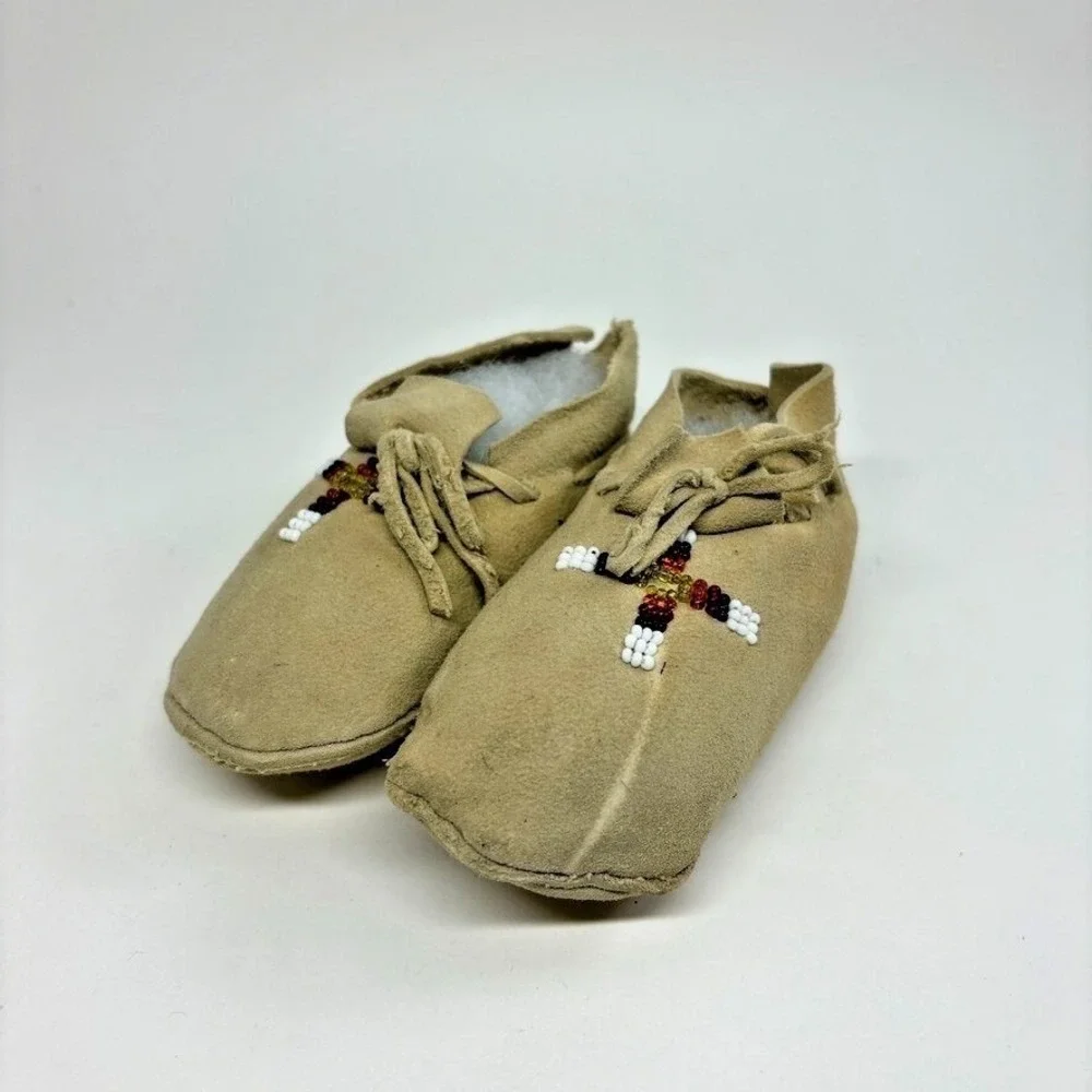 1900s Moccasins Sioux Indian Native American Child Tanned Hide Cross‎ Beadwork